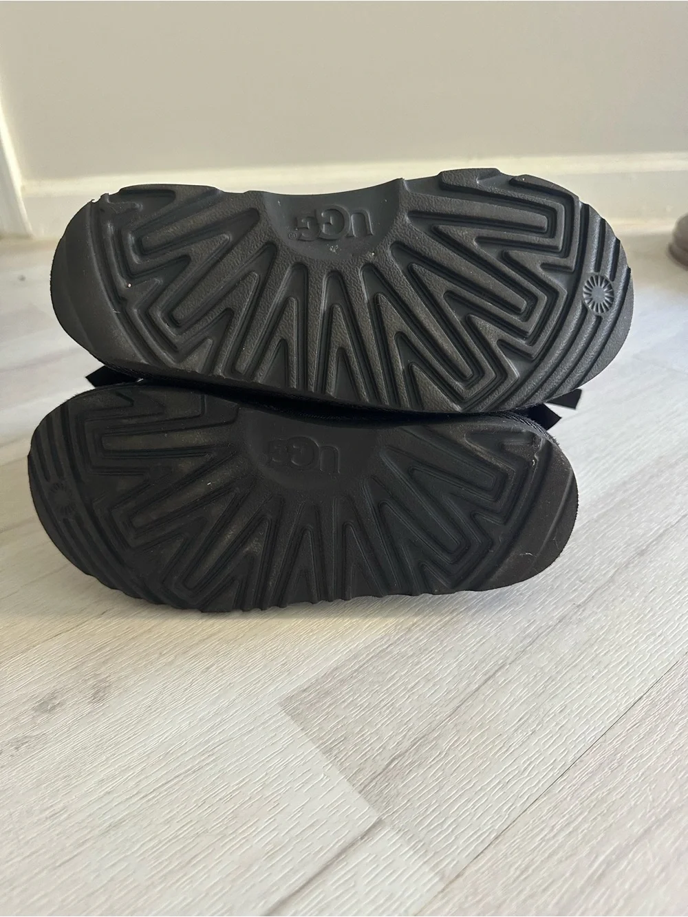 UGG Bailey Bow II Black Kids Boots Size 2